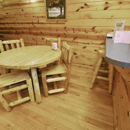 The Cabins At Pine Haven - Beckley Beaver المظهر الخارجي الصورة