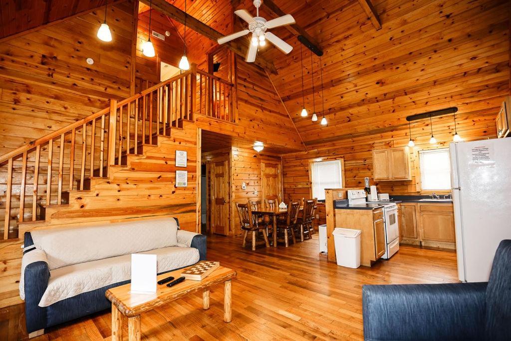 The Cabins At Pine Haven - Beckley Beaver المظهر الخارجي الصورة
